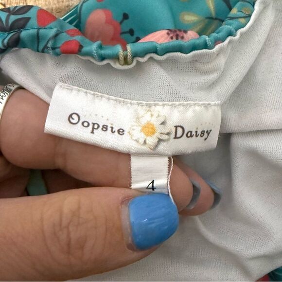 Oopsie daisy two
Piece swimsuit ruffle size 4 - Picture 10 of 10